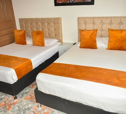 unnamed (1) Habitación 110 – Habitación Cuádruple con Cama Doble y Litera en Hotel en Suba Bogotá